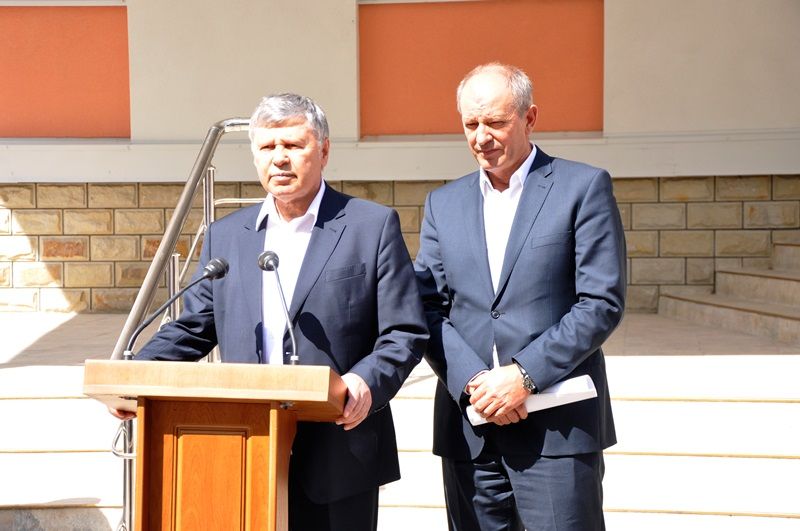 Studenții farmaciști studiază într-un bloc renovat, modern Studenții farmaciști studiază într-un bloc renovat, modern