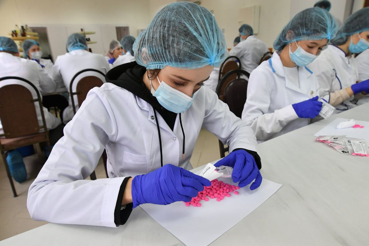 volunteers in Ukrainian refugee support activities